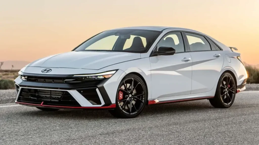 2024 Hyundai Elantra Hybrid çıktı! İşte aracın fiyatı ve özellikleri neler?