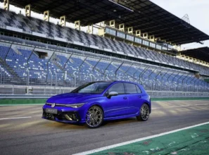 Volkswagen Golf R modelleri ön siparişe açıldı! İşte dikkat çekici fiyatı ve özellikleri neler?